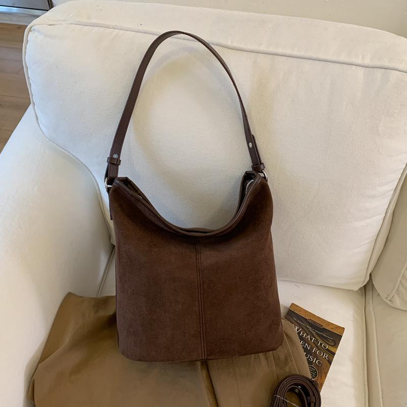 Stylish commuter large-capacity tote bag women's 2025 autumn new suede retro fashion casual shoulder bag bag