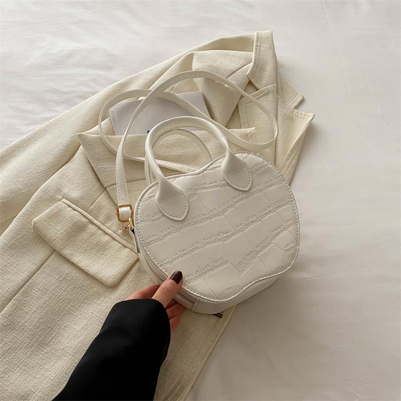 Chic Casual Crossbody Heart-shaped Bag For Women Perfect For Fashion Forward Outfits