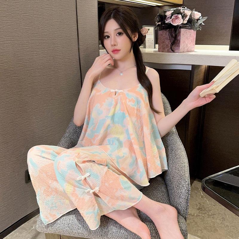 Dreiteiliges Set Sommer-Hauskleidung im chinesischen Batikstil im Pure Desire-Stil mit Brustpolstern und Hosenträger-Pyjama zum Drübertragen