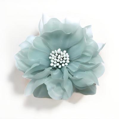 Spilla Fiore in Tessuto Artigianale Fresca e Delicata con un Fascino Femminile e un Design Unico di Alta Gamma