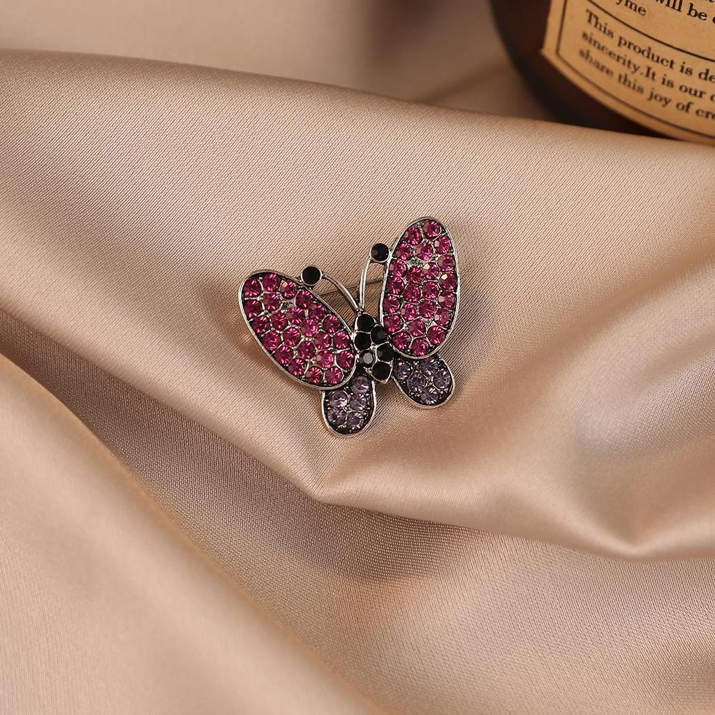 Ruyi Pipa Brooch: Elegant Classic Pearl Pin for Women’s Cheongsam