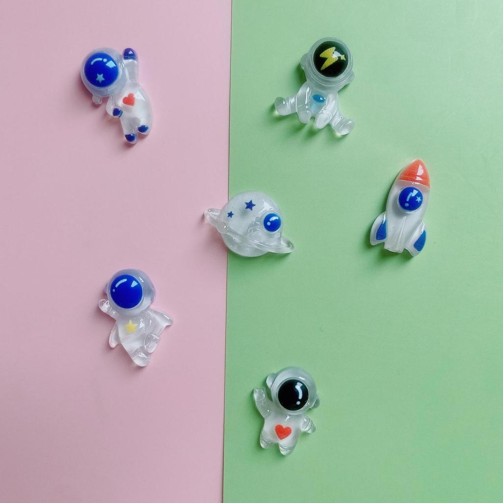 Cartoon Astronaut Resin Hair Accessories & Phone Case Ornaments