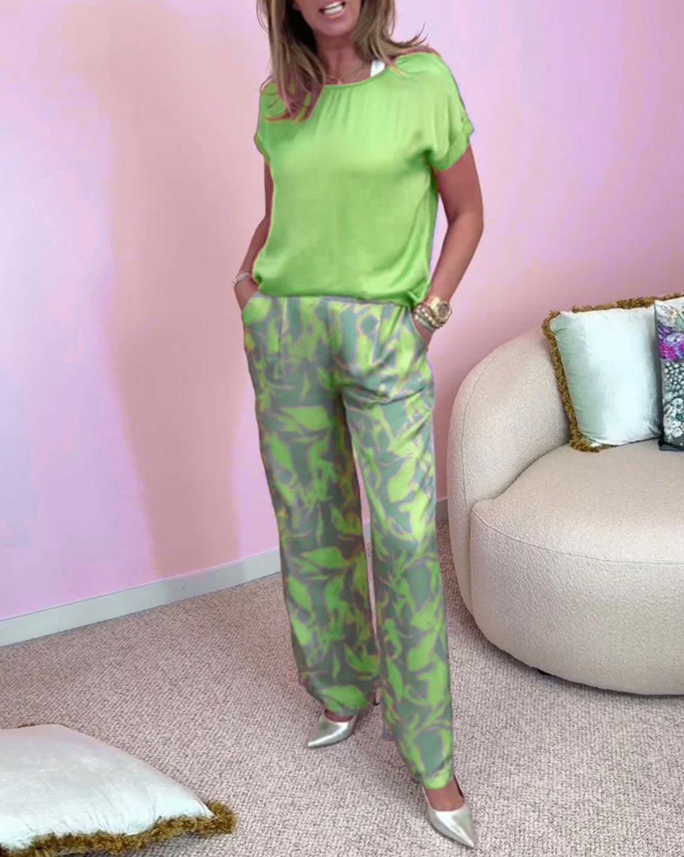 

Women s Purple Short Sleeve Top & Printed Wide Leg Pants Set with Silver Heels S зелений