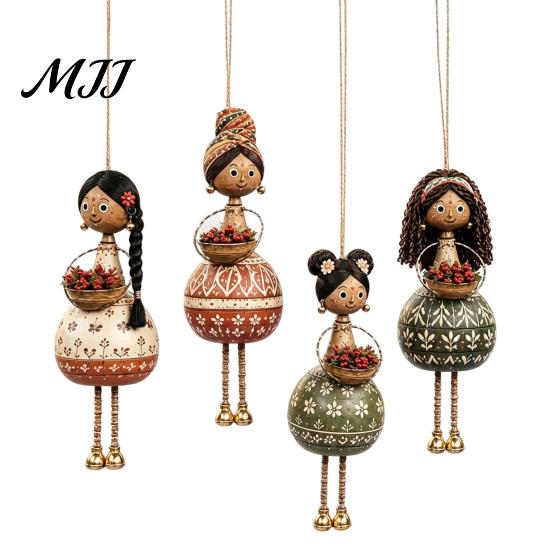 Decorazione Artistica da Interno ed Esterno Mano?Ornamento Appeso Bambola Etnica Dipinta, Ciondolo Stile Popolare con Campanella e Cesto, Statuetta Rustica Fantasiosa per la Casa Boho