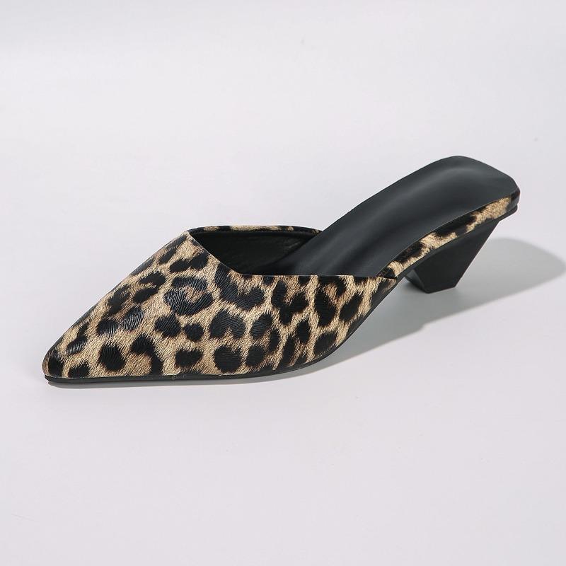 Zapatillas Baotou de moda para mujer, nuevas, de otoño, con cabeza puntiaguda, boca baja, estampado de leopardo, suela suave, tacón grueso, zapatos de tacón con temperamento