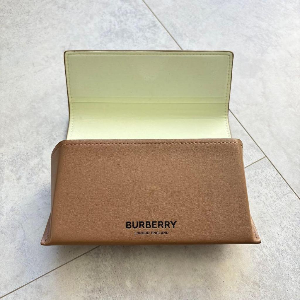 Used Good condition BURBERRY Sunglasses complete with accessories and box included
