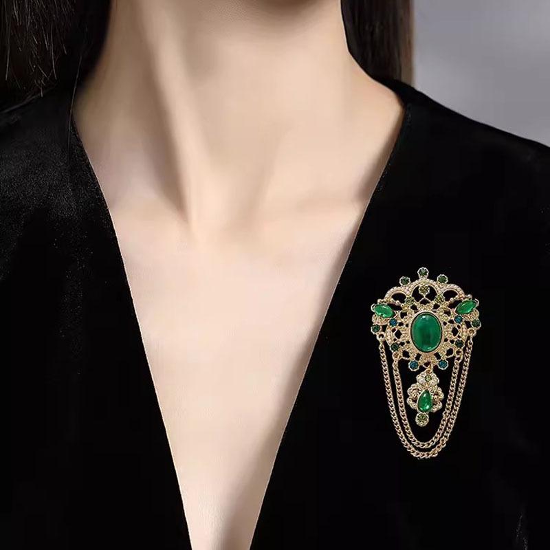 Retro Emerald Tassel Brooch for Women, High-end and Elegant, Gong Yanfeng Brooch