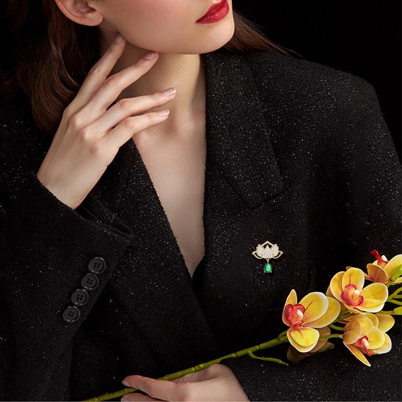 New Women's Light Luxury Design Water Drop Flower Small Breast Needle Clothing Coat Accessories Fashion Jewelry