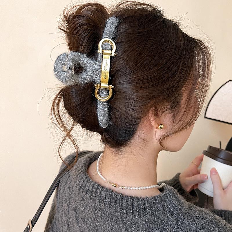 Wool Winding Horseshoe Buckle Hairpin Grab Clip Niche Light Luxury Back Head Shark Clip Temperament