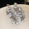 Orecchini Pendenti Fiore Nappa Ago d'Argento Diamante e Perla - Moda Francese, Lusso di Alta Gamma Design di Nicchia