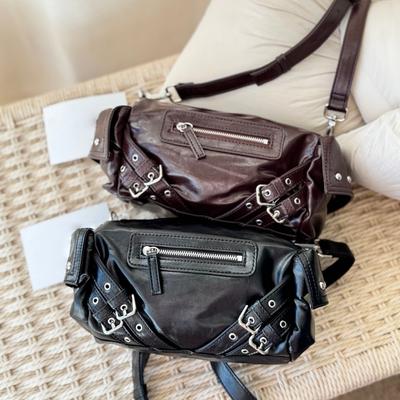 Retro Versatile Metal Rivets Large Capacity Locomotive Bag Sweet Cool Spice Girl Style Portable Shoulder Messenger Bag Bag Bag
