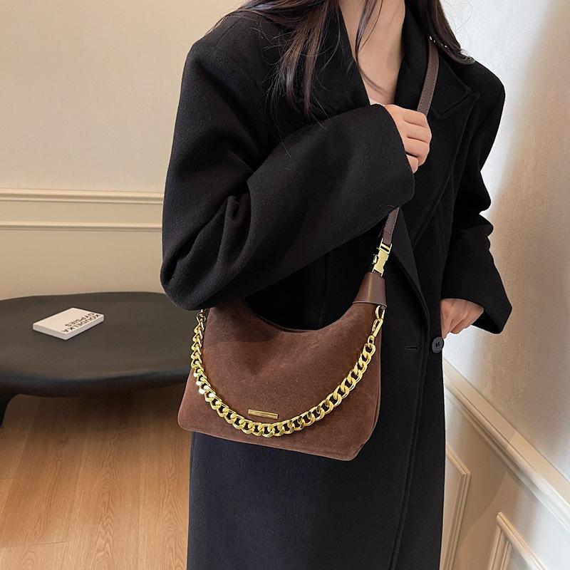 This Year, the Popular Chain Small Bag Women's 2025 New Fashion Portable Dumpling Bag Spring and Summer Versatile Commuter Messenger Bag