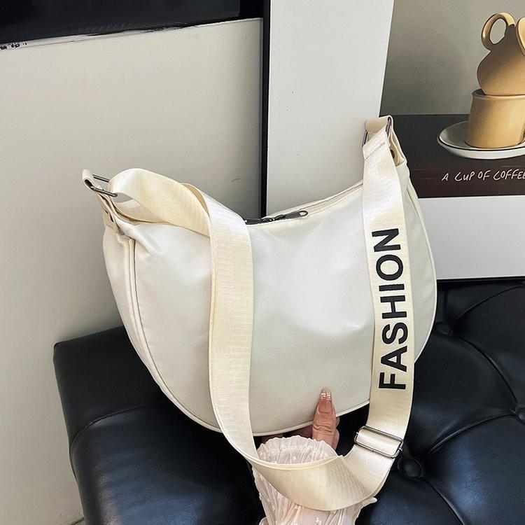 

Stylish Large Capacity Nylon Underarm Bag For Women With Simple Design And Comfort вершковий