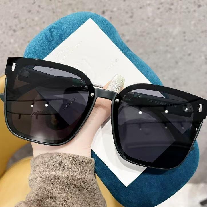 2025 Women's Square Black Polarized Sunglasses, Summer UV Protection, Slimming Design for Round Faces