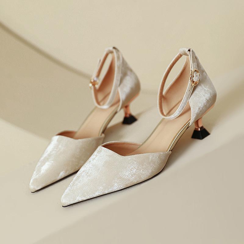 Pointed high heels women's summer French small heels 2025 new hollow single shoes one word with stiletto bag head sandals