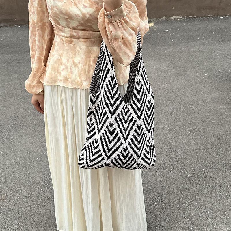 Fashion Geometric Contrast Color Handmade Knitted Handbag Women Minimalist Large Capacity Crochet Shoulder Bag