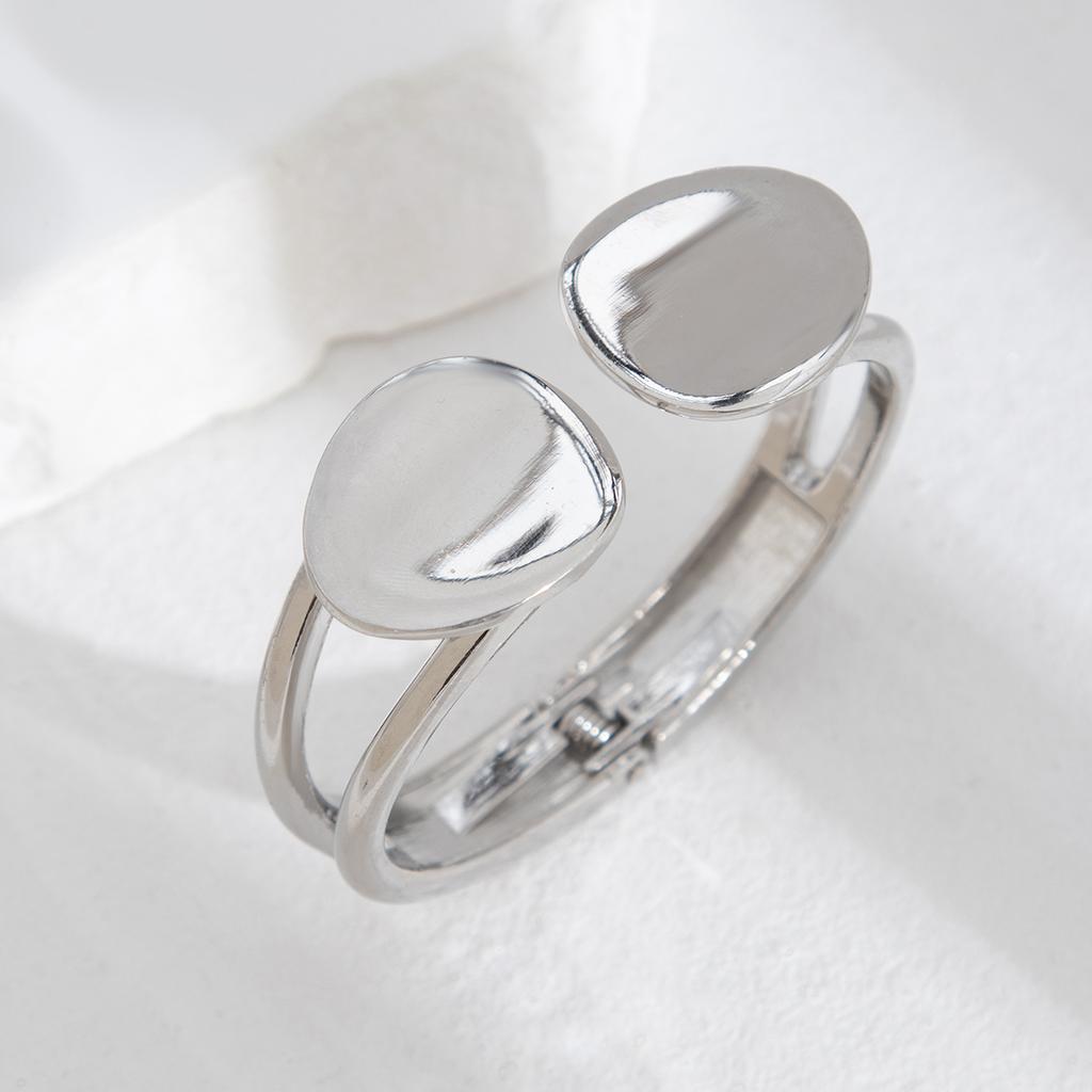 Salircon Exaggerated Big Imitation Pearl Open Bracelets for Woman Vintage Striped Metal Spring Bangles Punk Party Jewelry