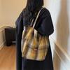 Autumn 2025 Retro Simple Texture Personalized Women's Shoulder Tote Bag Fashionable New Foreign Style Large-Capacity Bag