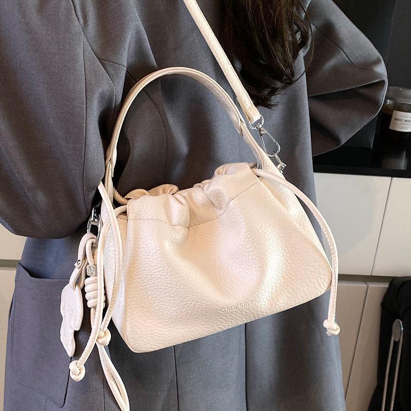 New Niche Design Simple and High-end Hand Pleated Bag Casual Commuting Versatile Lycheed Crossbody Bag