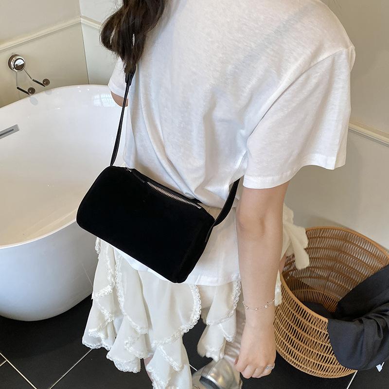 Personalized Retro Matte Handbag Women's 2026 Spring New Casual Niche Shoulder Messenger Bag
