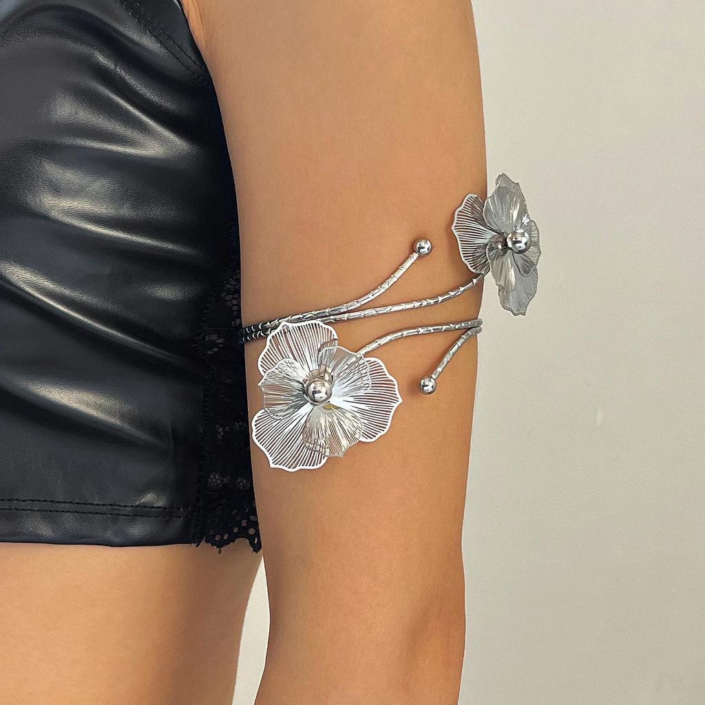 Exquisite Gold Flower Necklace & Dazzling Floral Stud Earrings - High-End Luxury Collection