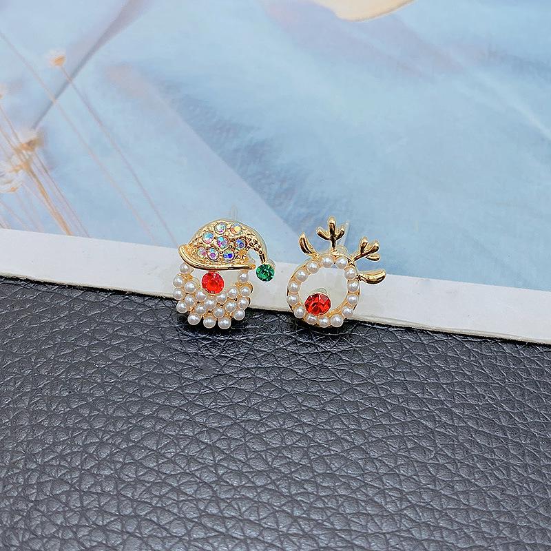 Asymmetrical Reindeer Stud Earrings: Fashionable & Unique High-End Christmas Ear Jewelry