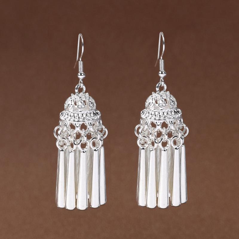 Etnické náušnice s třásněmi z imitace stříbra Miao ve tvaru listů