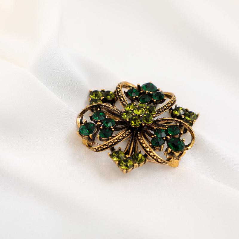 Vintage Green Crystal Flower Brooch - Gold-Tone Encrusted Gem Pin for Dress, Scarf & Coat Decoration