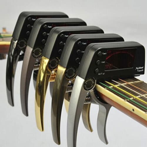 Integrated guitar tuner with capo, clip-on tuner for acoustic and electric guitars, bass tuner, compact and easy-to-use LCD display