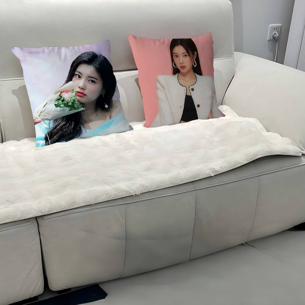Singer C-Cho-Hyewon Pillowcase Toon Gift Cushion Cover Bedroom Home Sofa Chair Seat Decor Pillow Case