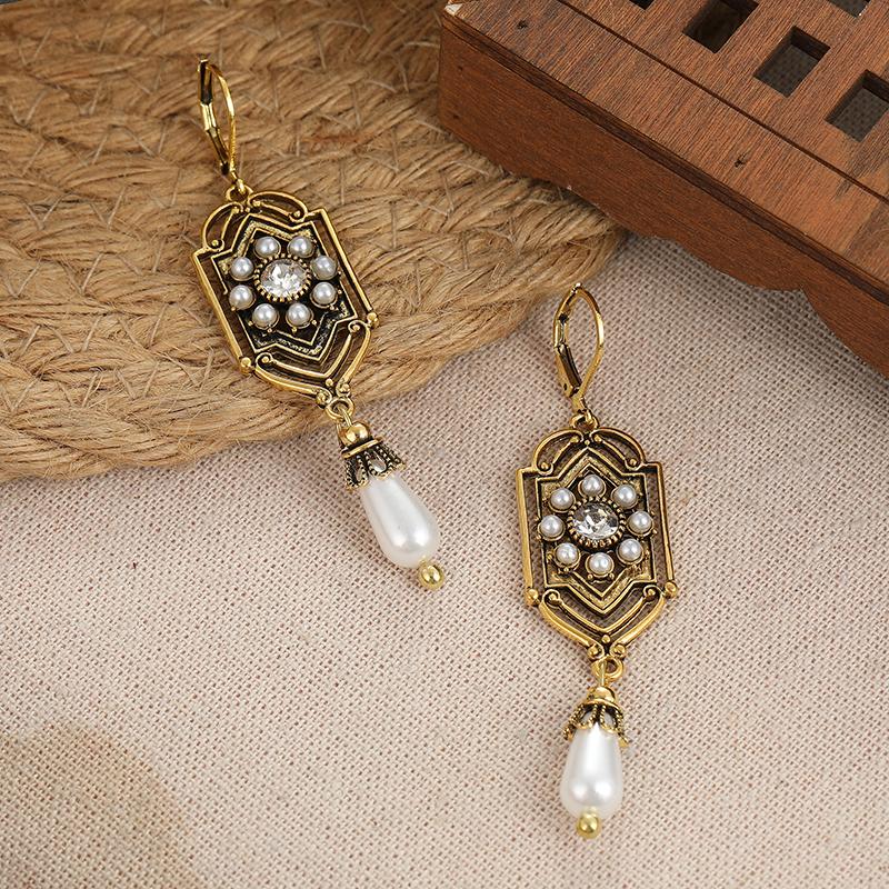 Vintage Golden Plated Inlaid Imitation Pearl Pendant Earrings Women's Elegant Banquet Jewelry Accessories Dangle Earrings Gifts
