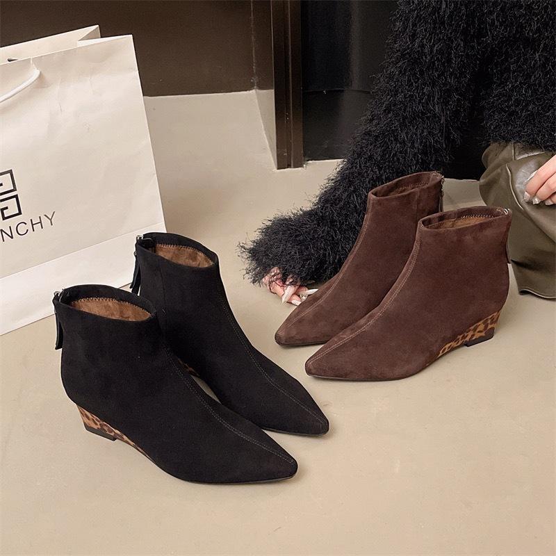 Sheepskin Version of Wedge Heel Boots with a Thick Sole Height of 5cm 2025 Autumn and Winter New Pointed Leopard Print Short Boots Splicing Fa
