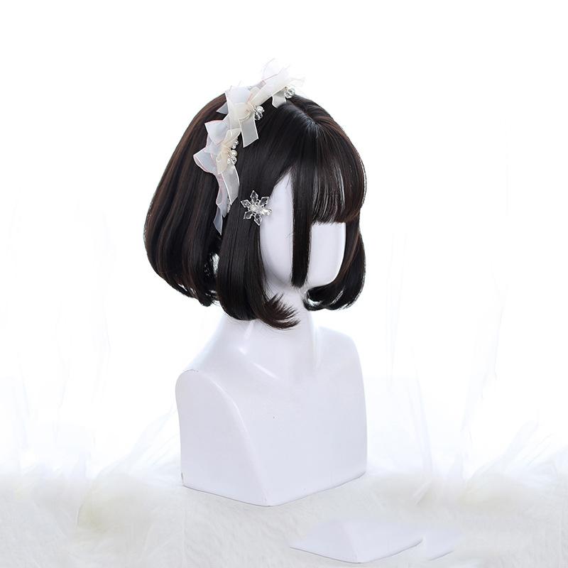 Bybrana Kurzes Damenhaar mit Pony, innere Schnalle, dreifarbiges Kunsthaar, süß und natürlich