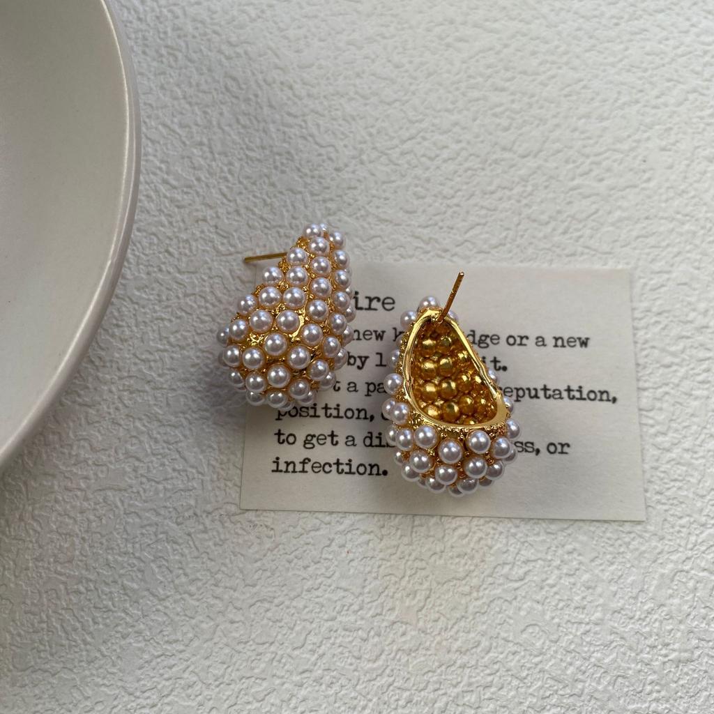 High-End Fashion Simple Metal Pearl Earrings Women'S Light Luxury Temperament Earrings Design Sense Versatile Jewelry Stud Earrings