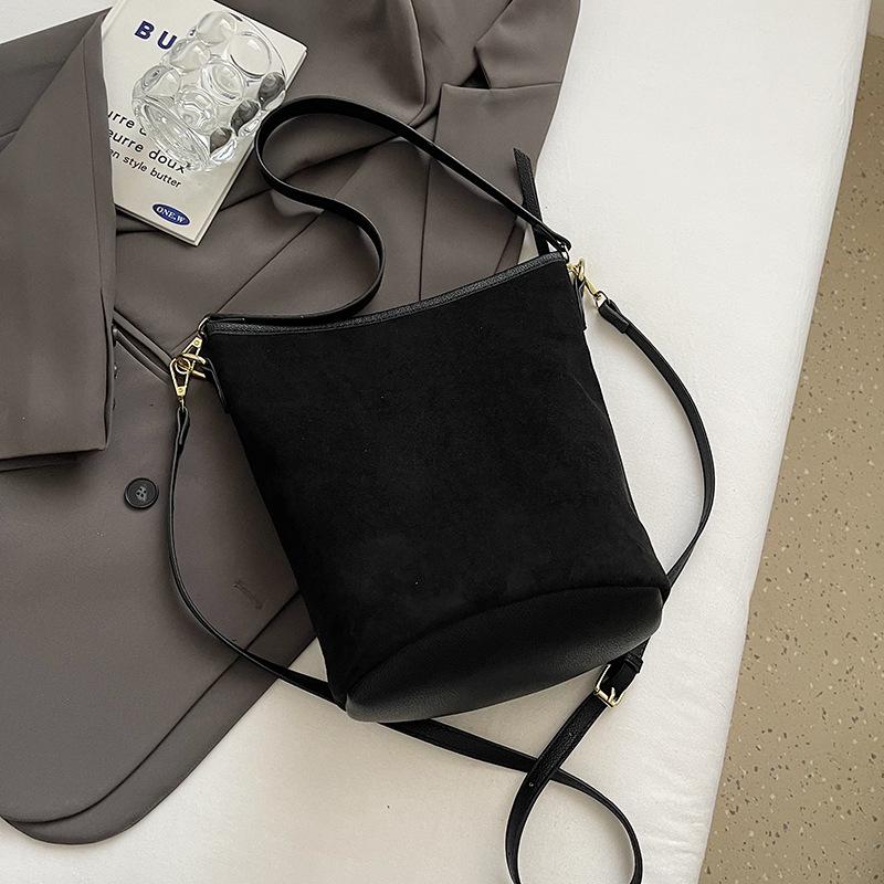 Premium Maillard bag women's 2025 new trendy matte shoulder bag large capacity messenger bucket bag