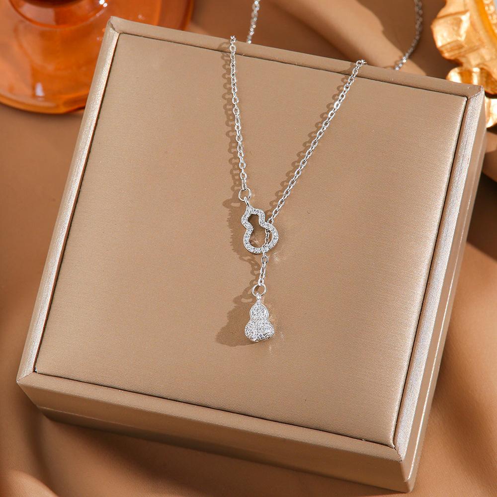 Four Leaf Clover Pendant Necklace For Women Fashionable Zircon Crystal Adjustable Chain Delicate And Versatile Jewelry