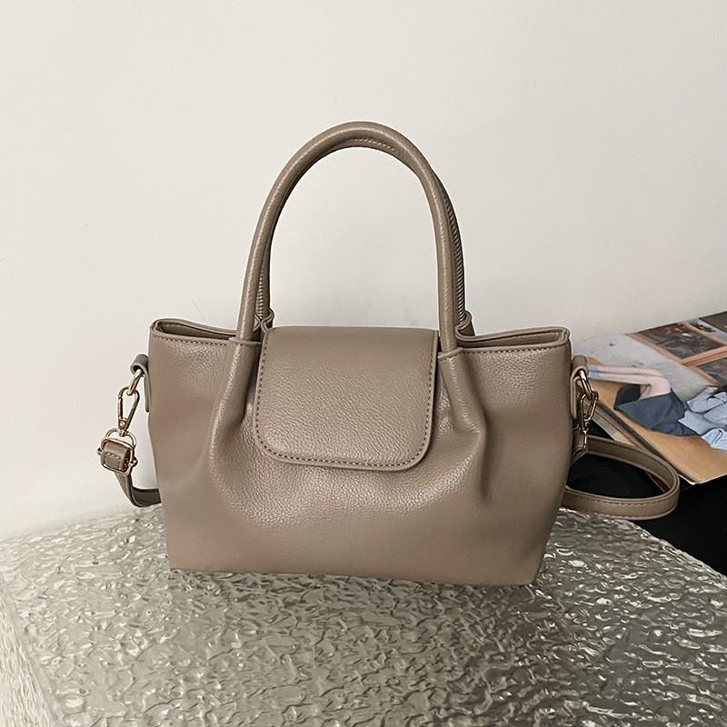 Large Capacity Vintage Casual Shoulder Bag With Texture Simple Fashionable Tote Daily Use