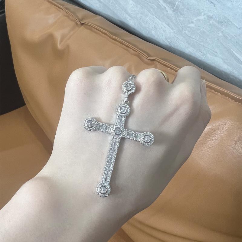 Korean-Style Women s Cross Necklace: Trendy, Simple, Versatile Clavicle Chain with Light Luxury Niche Design 1184