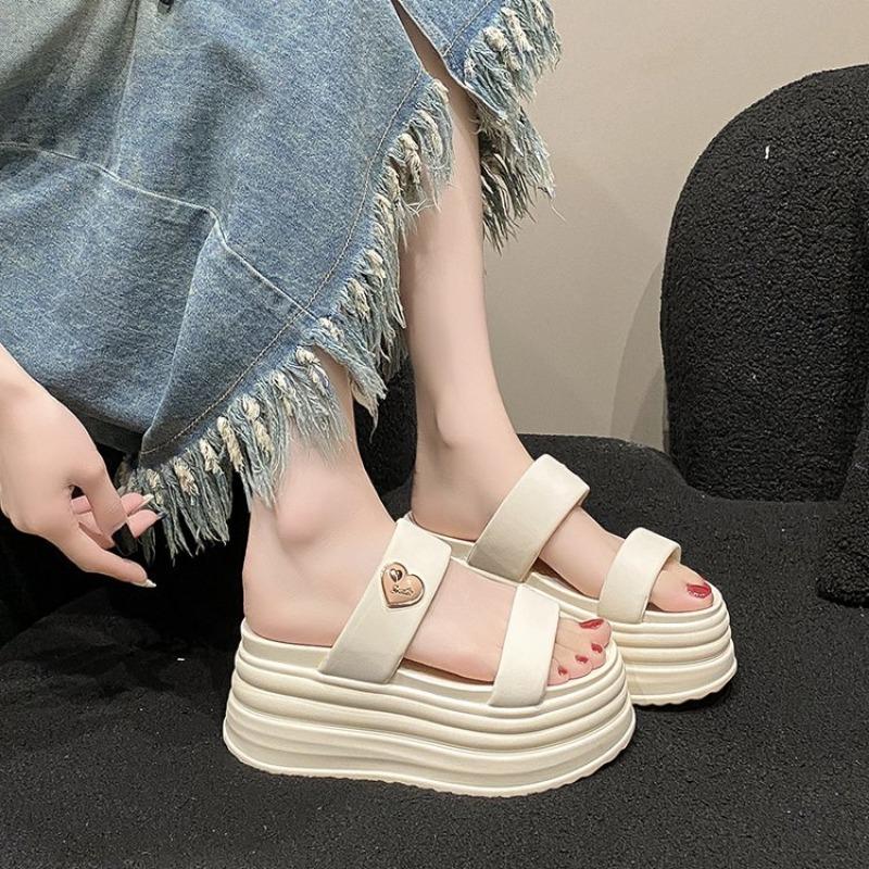 Modische Damen-Sandalen mit dicken Sohlen und schrägen Absätzen, modisch und vielseitig, zum Tragen im Freien, Schwammkuchen-Einzehensandalen