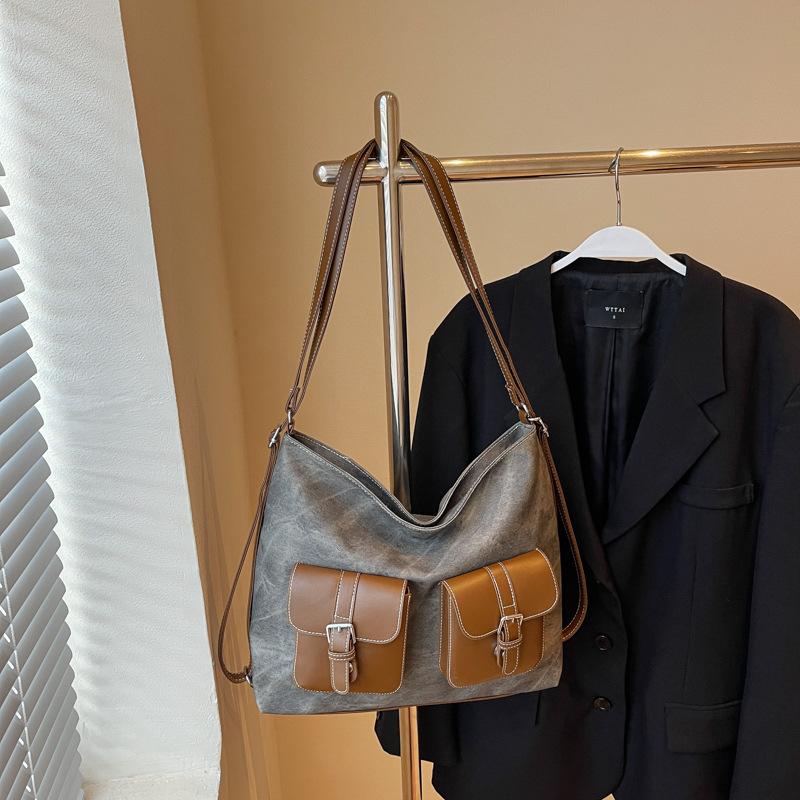 Stylish large-capacity tote bag, simple commuter locomotive bag, women's 2025 new college student class bag