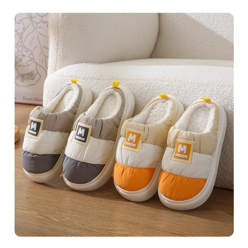 Wasserdichte Oberbekleidung aus Daunenstoff, Paar-Baumwollschuhe für die Wärme zu Hause und rutschfeste Baumwollhausschuhe für Damen