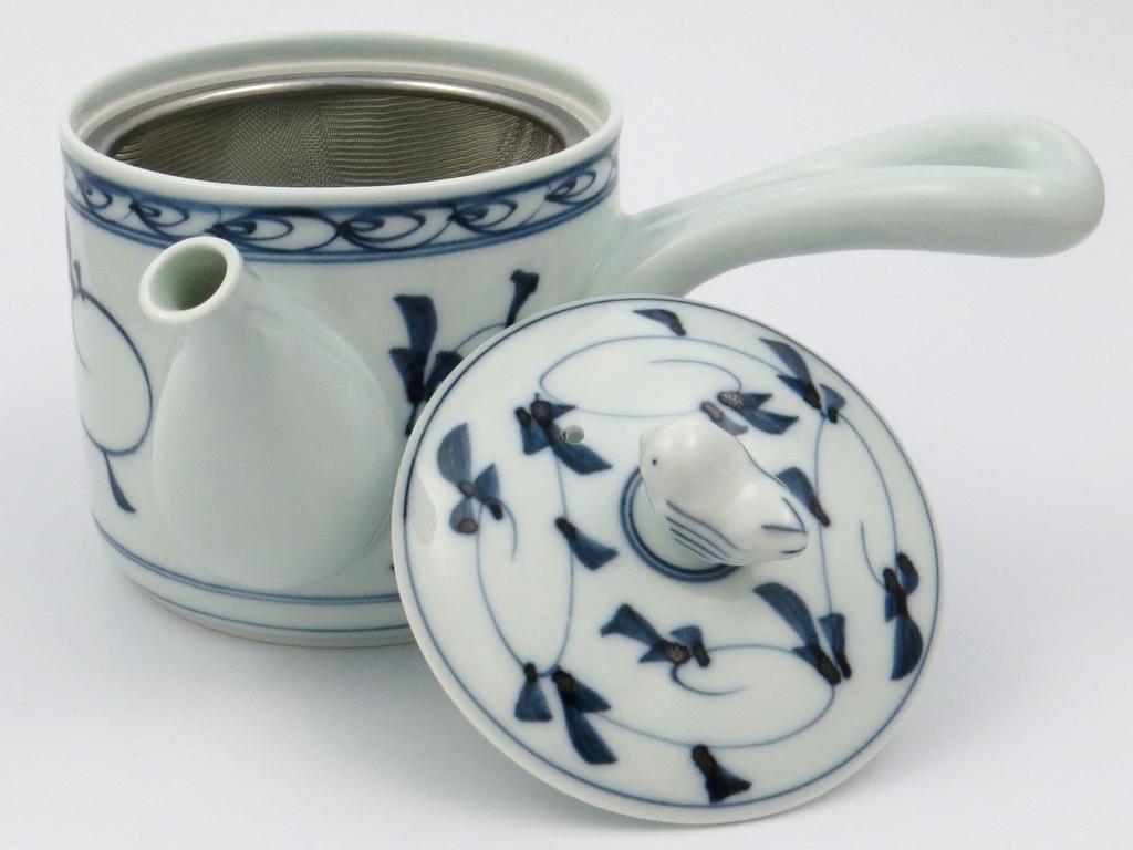 Hasami Ware Issei Pottery Lightweight Fluffy Chidori Arabesque 18cm W x 15cm D x Made in Product 23045 Teapot, Pattern, Large, Pattern, Approx. 11.5cm