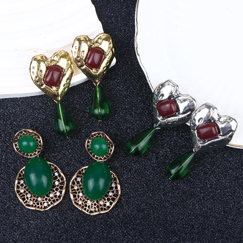 Vintage Emerald Green Teardrop Pendant Unique Drop Earrings Statement Heart-Shaped Earrings Retro Women'S Jewelry Gift