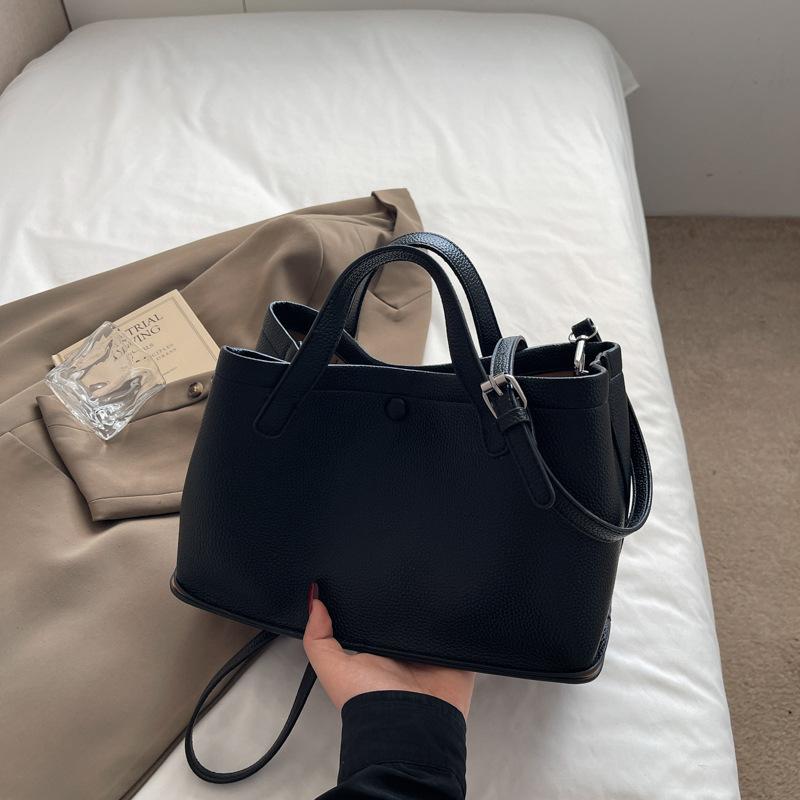 

Премиальная сумка-тоут женская новая летняя сумка через плечо большой вместимости сумка-мессенджер для поездок на работу чёрный