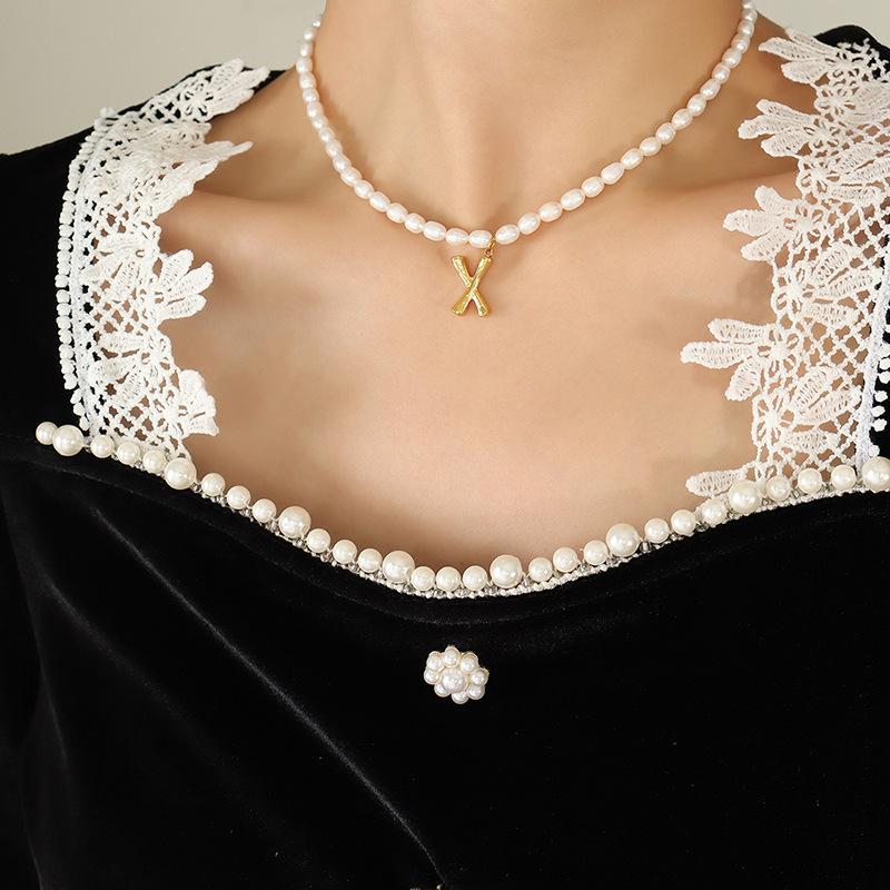 Party Banquet Gorgeous Non-Fading Light Luxury Design Freshwater Pearl Necklace 26 Letters Gold-Plated Pendant Collarbone Chain
