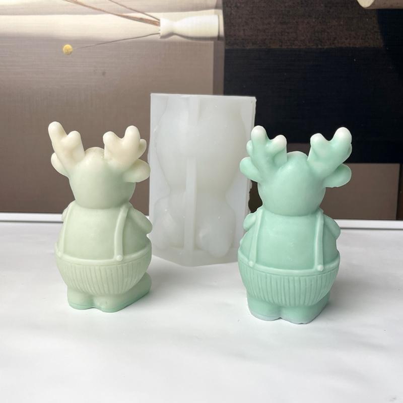 Sturdy Food Grade Silicone Candle Making Mould With Christmas Tree and Reindeer Designs