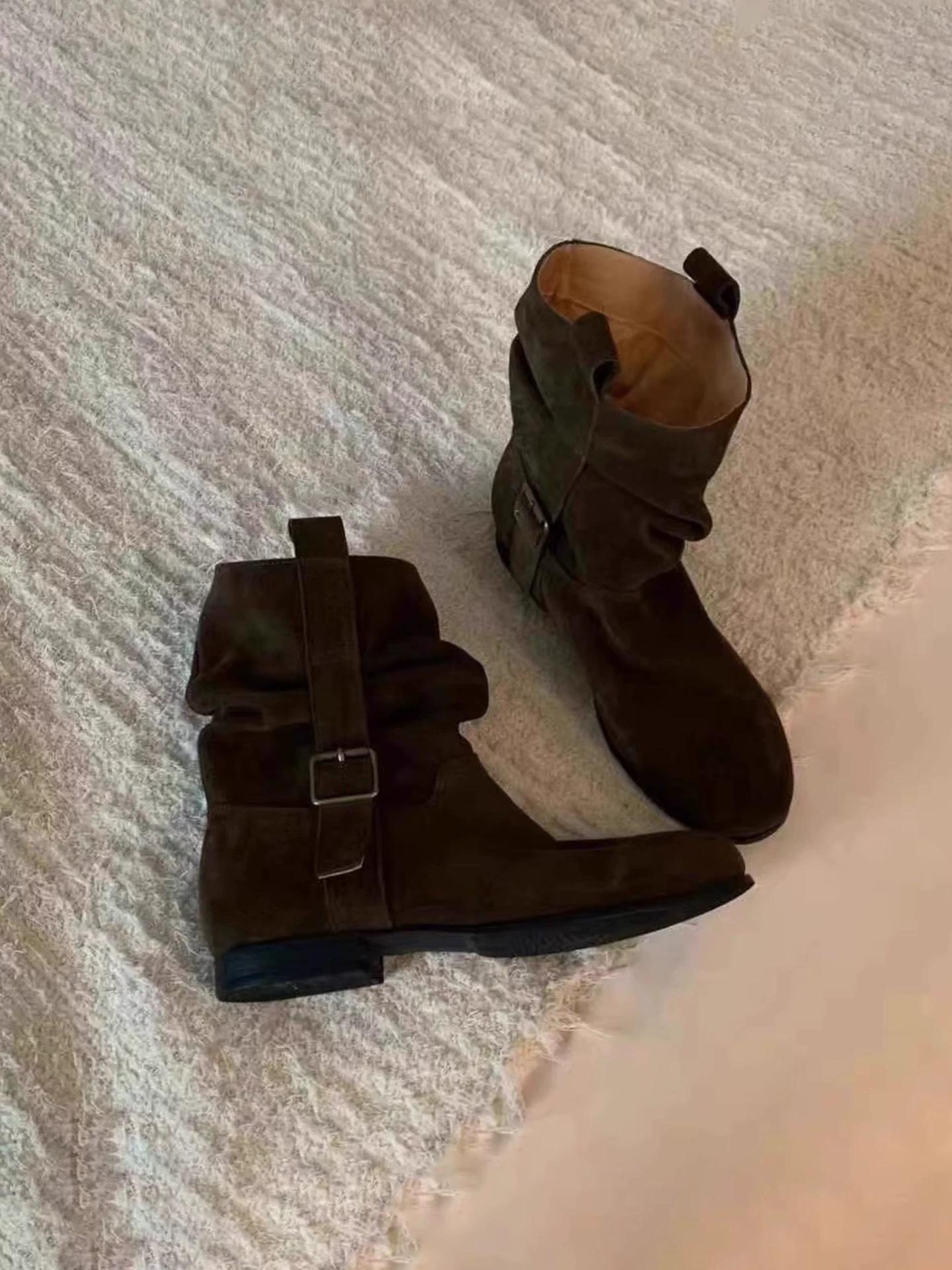 

French Hong Kong style niche design high sense versatile commuting leather pointed head shallow mouth low heel flat sole shoes women spring and summer 40