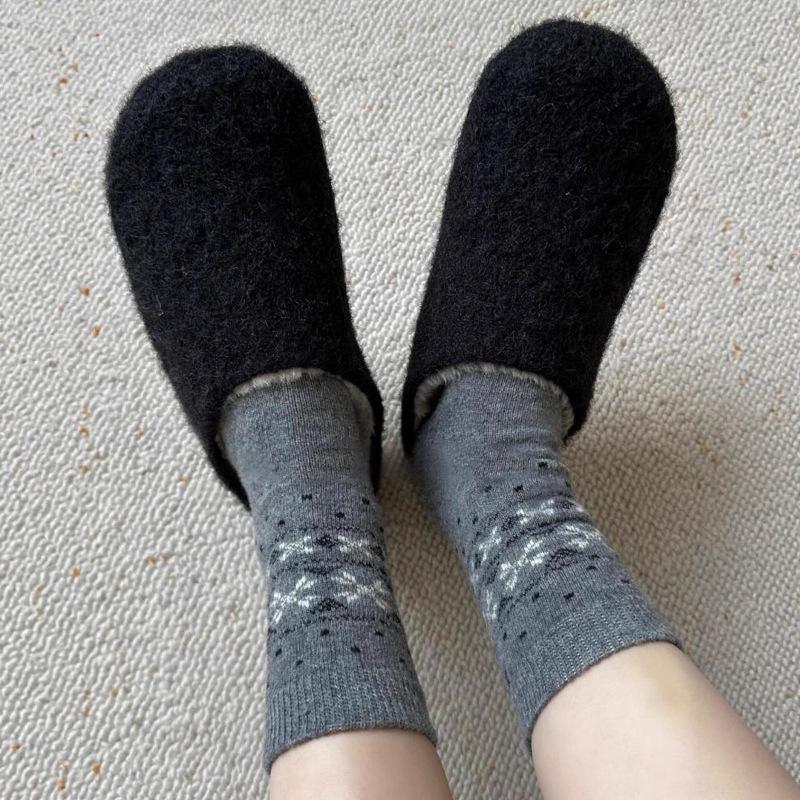 Autumn And Winter New Fair Island Oat Wool Socks Stacked Warm Calf Socks Christmas Rhombus Stockings With Mao Mao Shoes