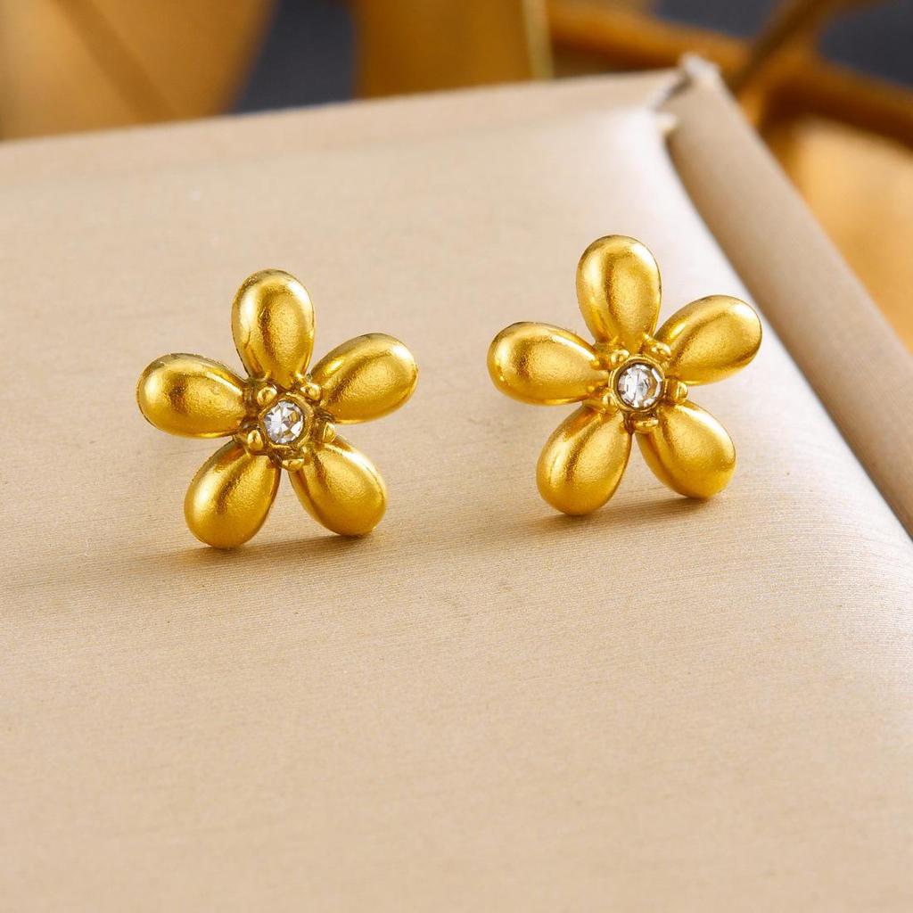 Trendy Gold-Plated Flower Pendant Necklace Set with Diamond Inlay