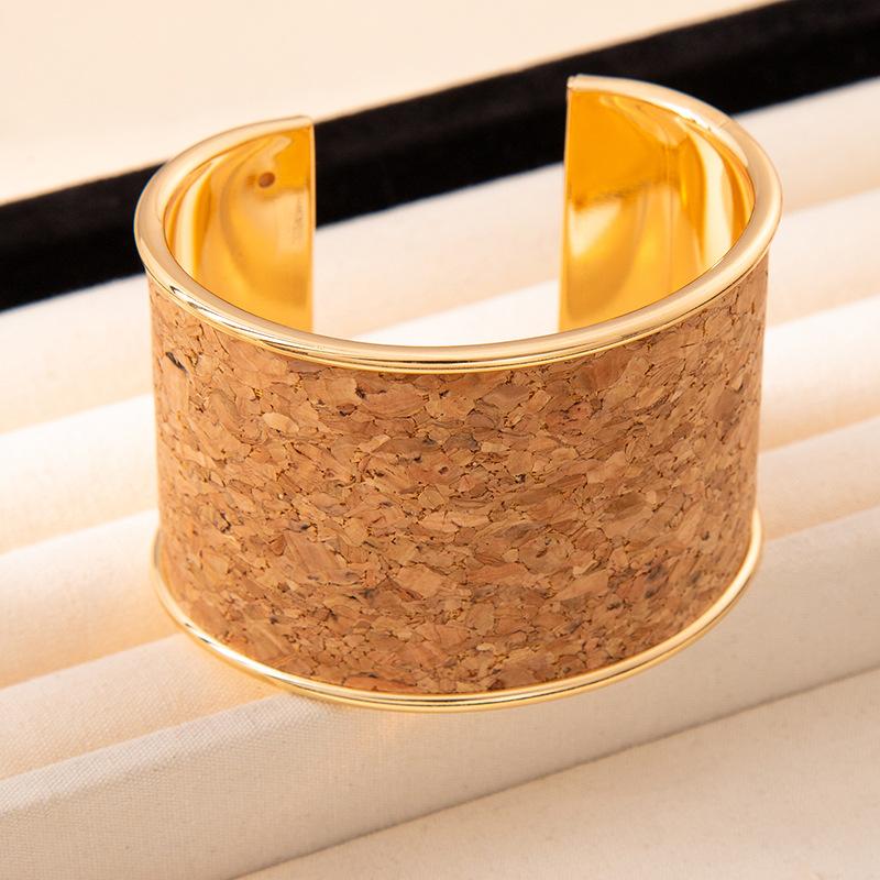 Cross-border hot-selling simple graffiti opening bracelet, high-end women's ins wide-faced bracelet, personalized trendy and cool retro jewelry.